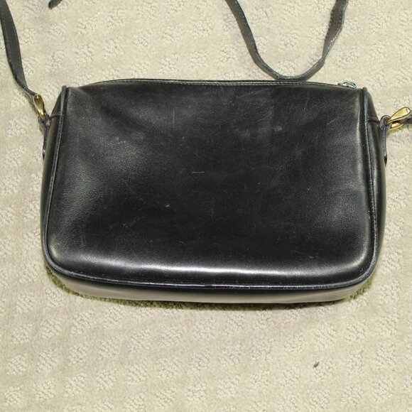 Authentic Vintage Gucci Crossbody Smooth Black Leather Purse w/ COA - Picture 4 of 16